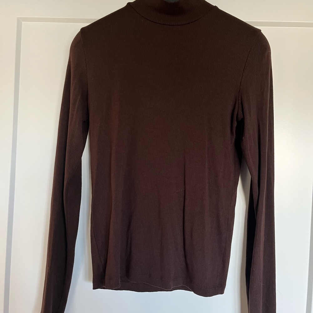 Vince women’s Mock Turtleneck Sweater in Rich Brown